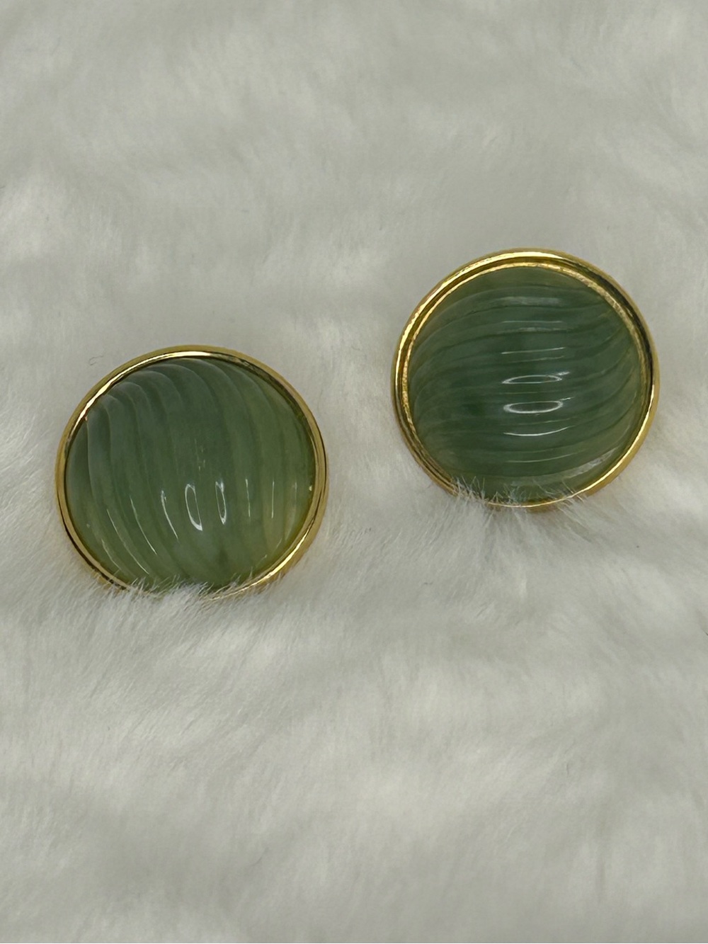 VINTAGE TRIIFARI GREEN BUTTON STYLE PIERCED EARRINGS